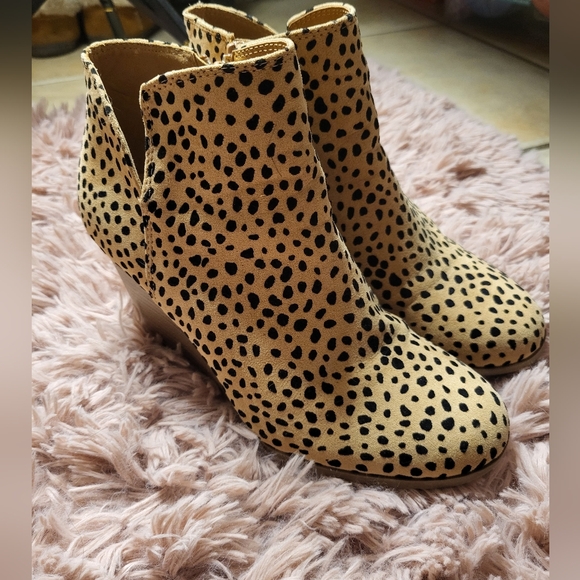 Size 9 Cheetah Print Wedge Heels - Picture 3 of 6